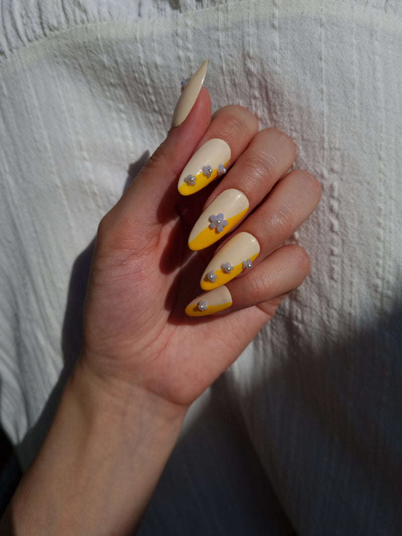 Press on nails flowers